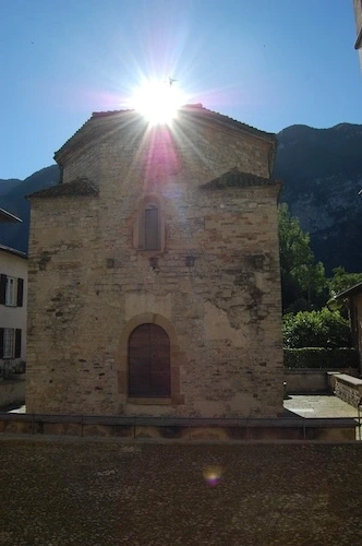 Symbolism of light in Early Christian sacred buildings in the Swiss Alpine valleys